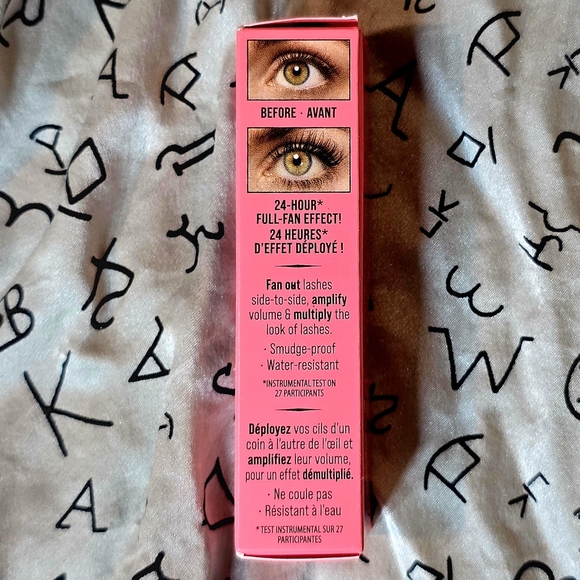 Benefit Fan Fest Fanning & Volumizing Mascara in Hyper Black - Picture 3 of 7
